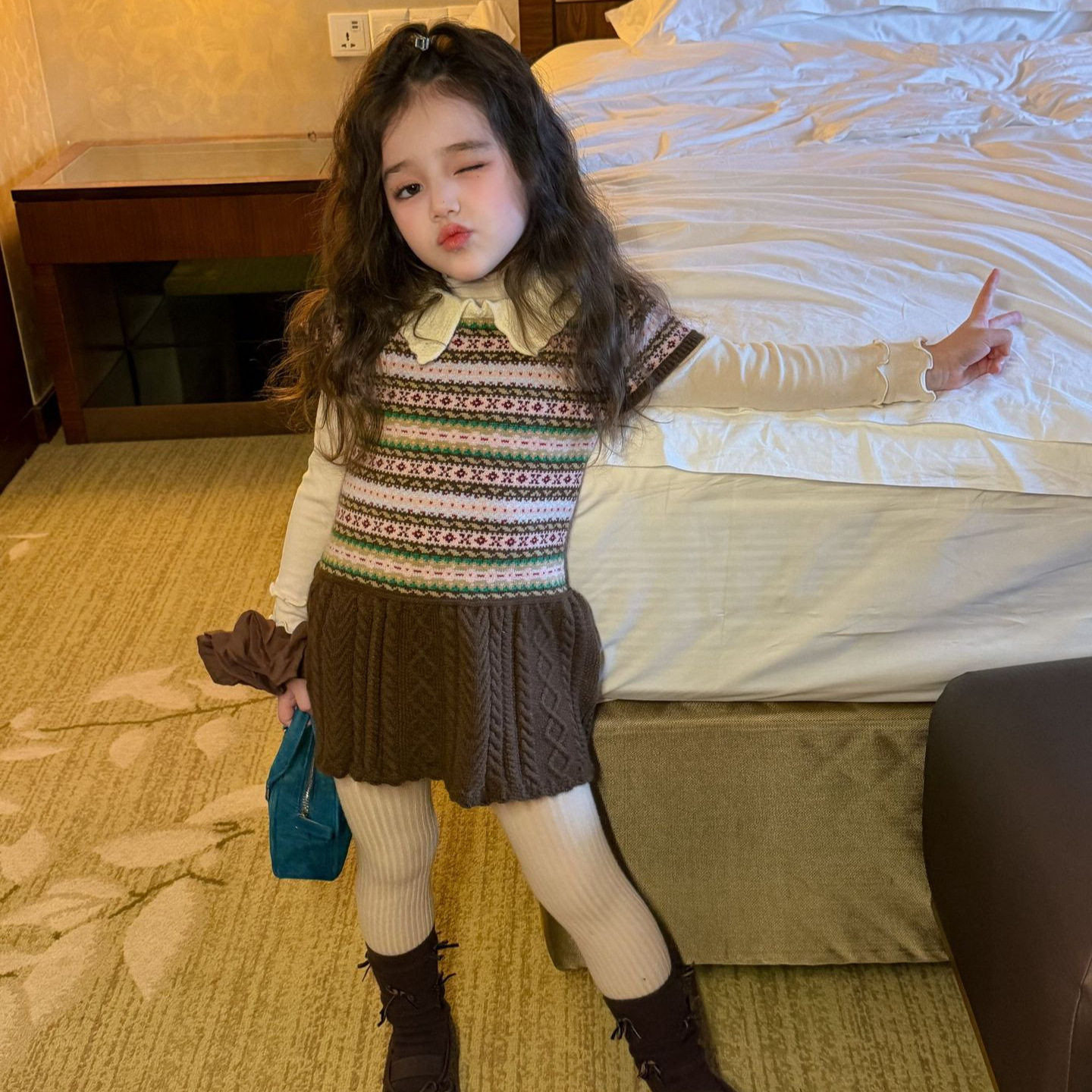 维尼果童装 2026秋季新款童装女童复古针织毛线裙 拼色毛衣裙子