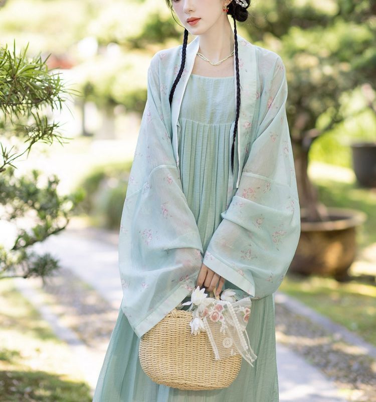宋制汉服女日常可穿对襟直领褙子汉服套装