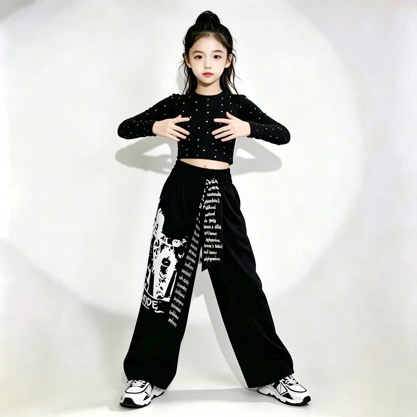 女童爵士舞服装儿童街舞潮服表演嘻哈潮酷甜秋季黑色烫钻上衣卫裤