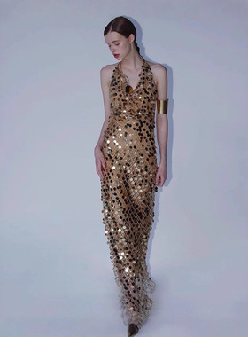 2025年重工网格亮片荡领挂脖大露背修身连衣裙显瘦奢华晚礼服裙长