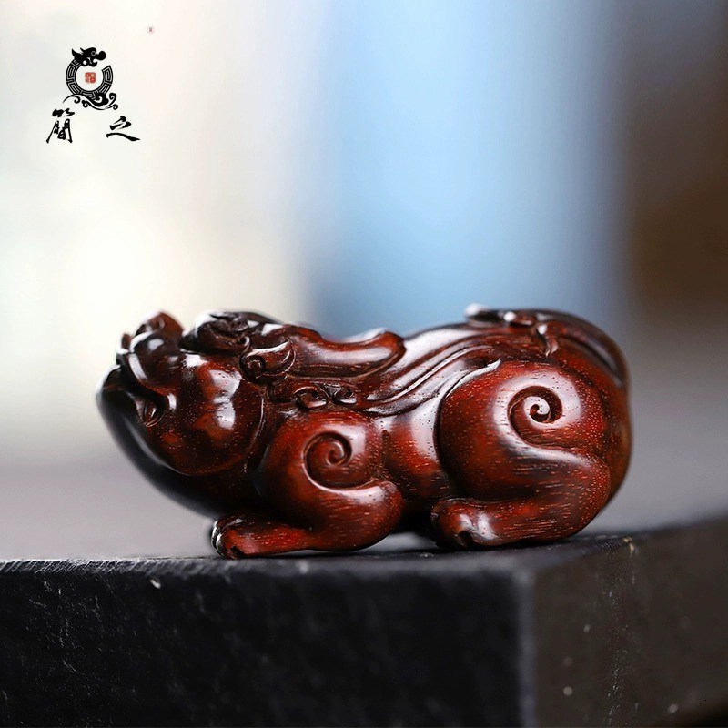 貔貅手把件印度小叶紫檀木雕茶桌伴侣盘玩小案摆古风把玩湘工东艺