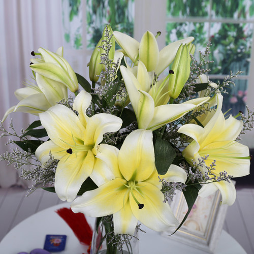 黄色香水百合花云南鲜花基地直发水养花家用插花室鲜切花真花