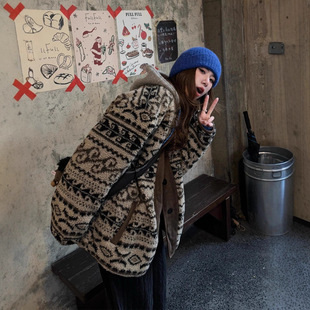 白鸭绒内胆羊羔毛外套女美式复古拼接腰果花高级慵懒羊羔绒羽绒大