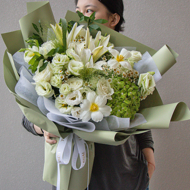 重庆鲜花速递配送百合花尤加利叶送送生日鲜花束花店送花