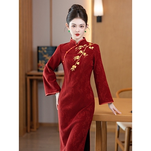 2026新款新中式红色刺绣复古旗袍女长袖立领高端婚宴装妈妈礼