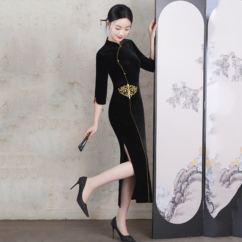 2026新款刺绣黑色金丝绒国风新中式长款秋季长袖旗袍改良年轻
