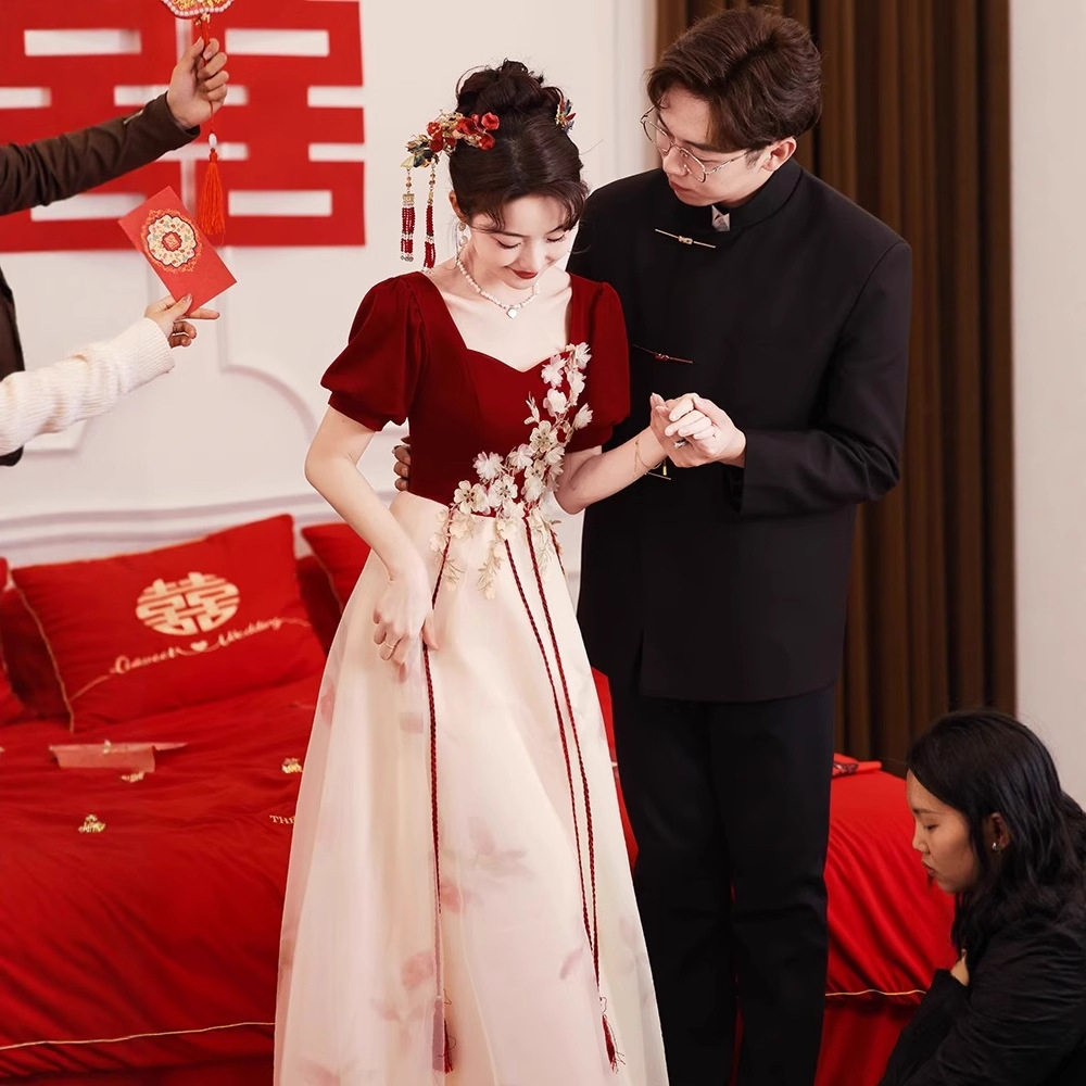 2026新款大码敬酒服新娘方领结婚订婚礼服胖mm回门长款显瘦连衣