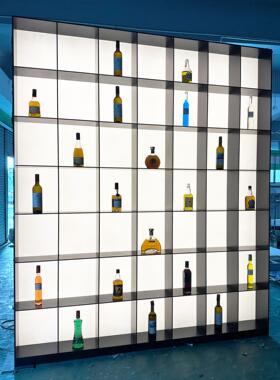 不锈钢酒柜定制亚克力发光后面板显示红色酒架轻豪华装饰金属实心