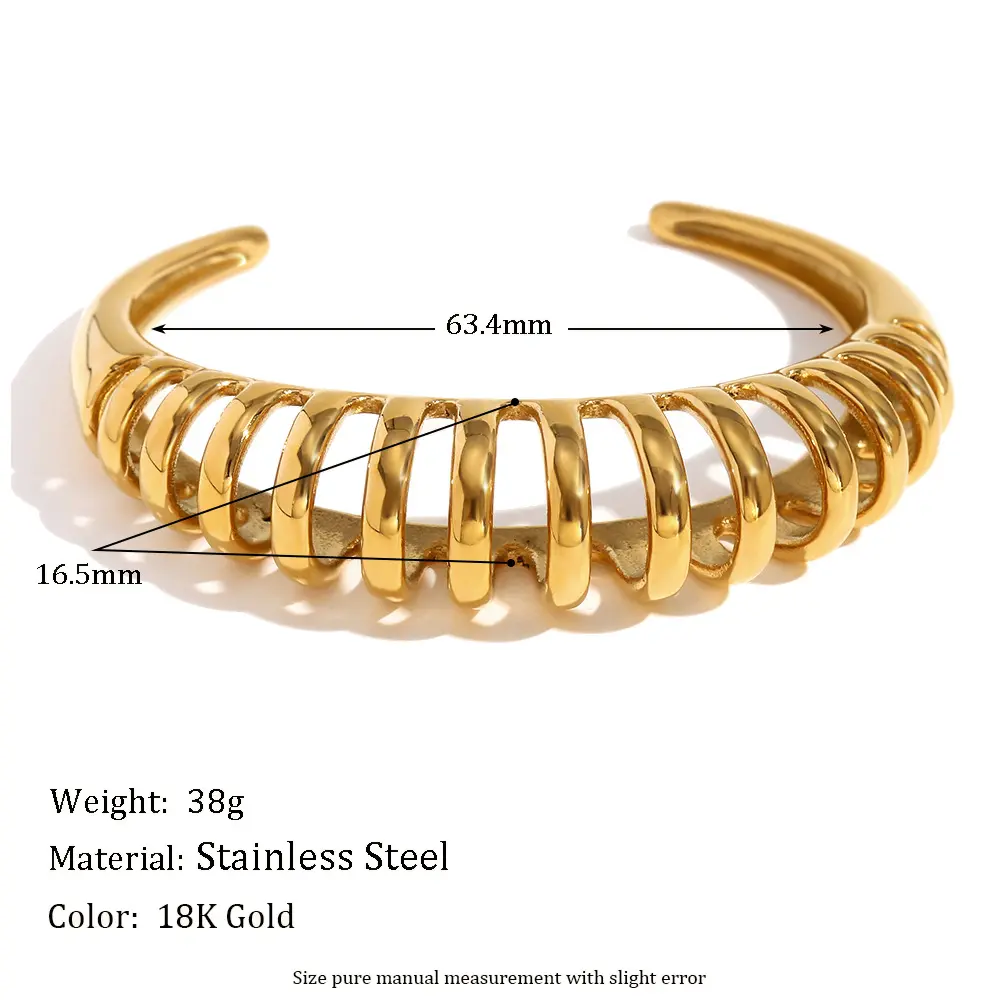 欧美时尚气质简约小众轻奢手饰不锈钢镀18k金个性镂空波浪手镯女