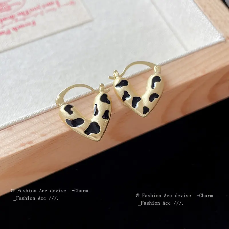 中古滴油爱心豹纹耳扣秋冬宫廷风气质耳环简约时尚耳饰女