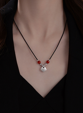 红色串珠平安锁吊坠项链女