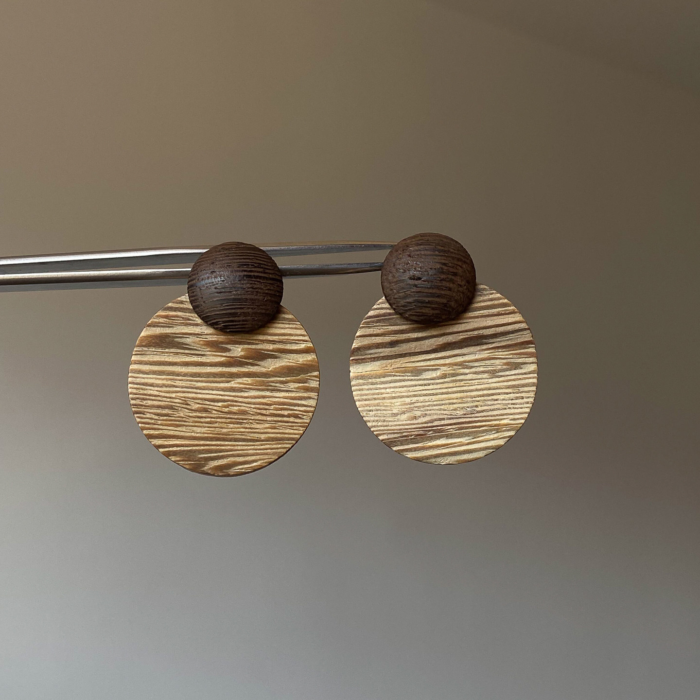 复古秋冬木质几何耳环女款时尚百搭显脸小耳钉轻奢小众高级感耳饰