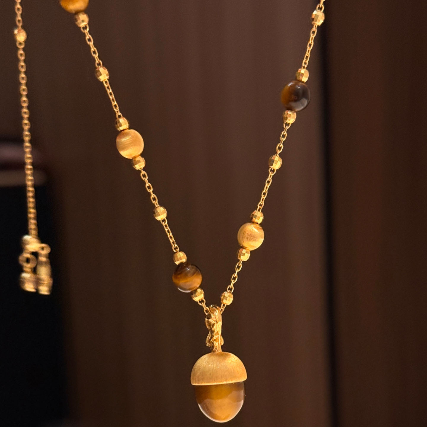 复古美拉德仿虎眼石松果吊坠项链