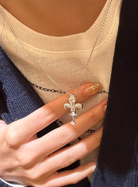 银色拉丝莺尾花项链女颈链