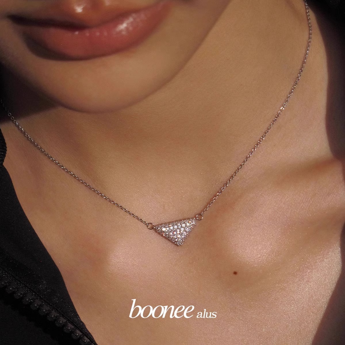 白色微镶三角项链女颈链