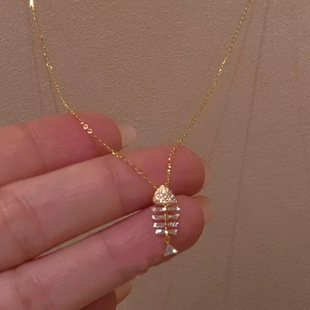 金色爆闪mini小鱼骨吊坠项链女精致极细轻奢小众设计高级感锁骨链