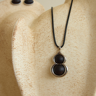 复古黑色沐葫吊坠项链女新长款百搭时尚高级感轻奢小众毛衣链配饰