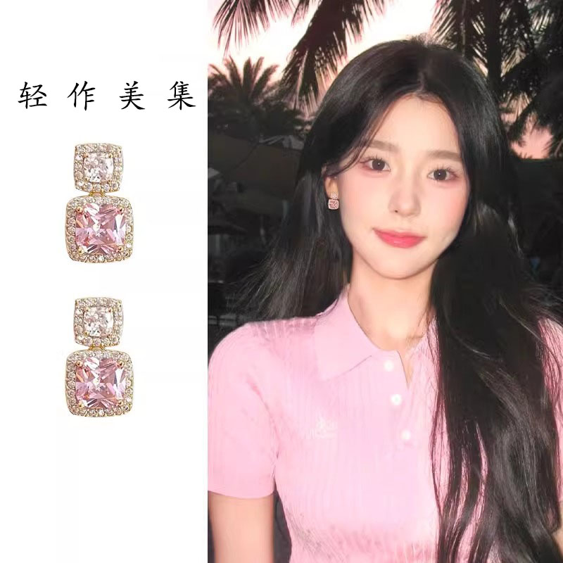 粉色甜美超闪方糖耳钉女2026新款爆款耳环轻奢小众设计高级感耳饰