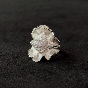 重工银色拉丝细闪裙边戒指女款独特小众设计指环轻奢高级感食指戒