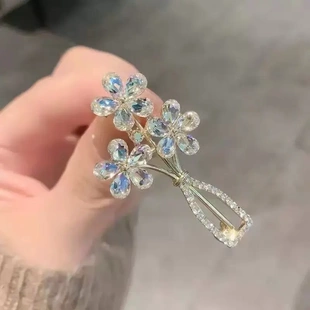 精致水晶花瓶胸针高级感小众高档高端胸花复古别针衣饰配饰女批货