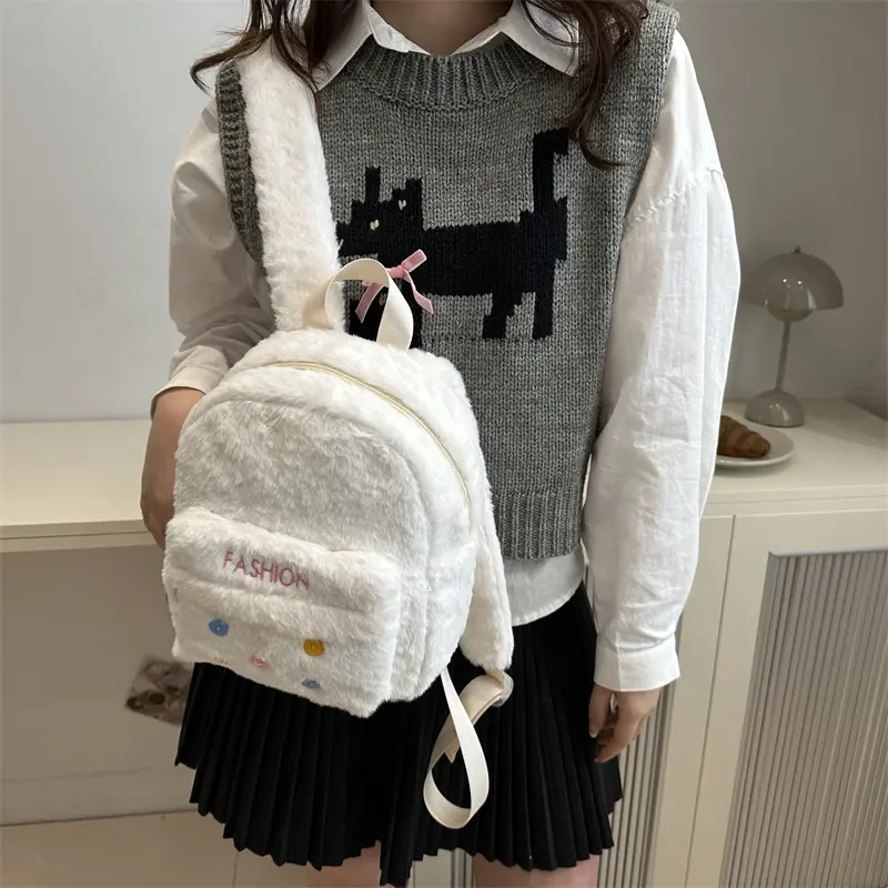 2025新款小众设计白色毛绒背包女士可爱日常通勤时尚腋下包黑色中