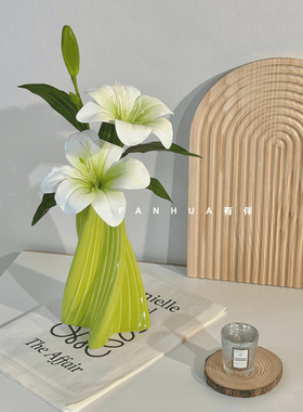 保湿手感百合花仿真花带陶瓷花瓶餐桌高档次桌面房间装饰摆件熊猫