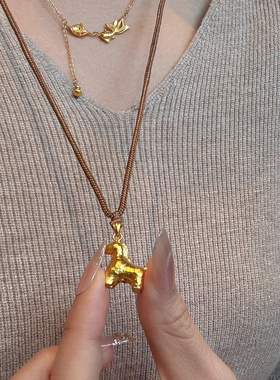 新中式金色小马吊坠项链配饰秋冬棕色编织绳复古轻奢高级感毛衣链