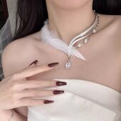 恋与深空秦彻婚卡羽毛水滴项链2026新爆款 爆闪小众高颜值锁骨链