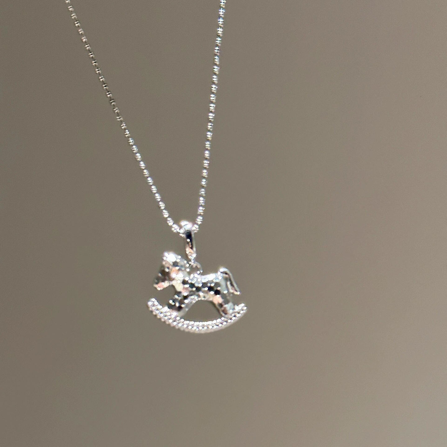 碎冰冰摇摇马吊坠项链女配饰