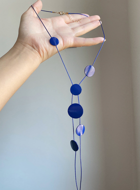 克莱因蓝不规则圆片项链女配