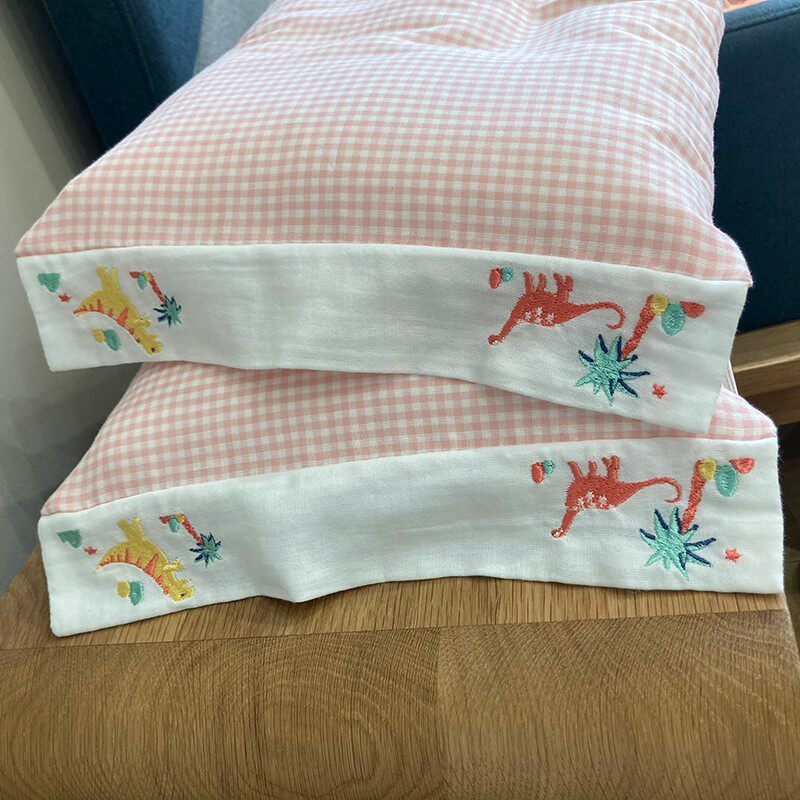 新款a类幼儿双层棉纱吸汗枕套 全棉纱布卡通刺绣边恐龙图案枕头罩