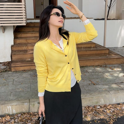 许怡丨鹅黄针织丨25年早秋极简羊毛经典圆领显白舒适针织开衫女