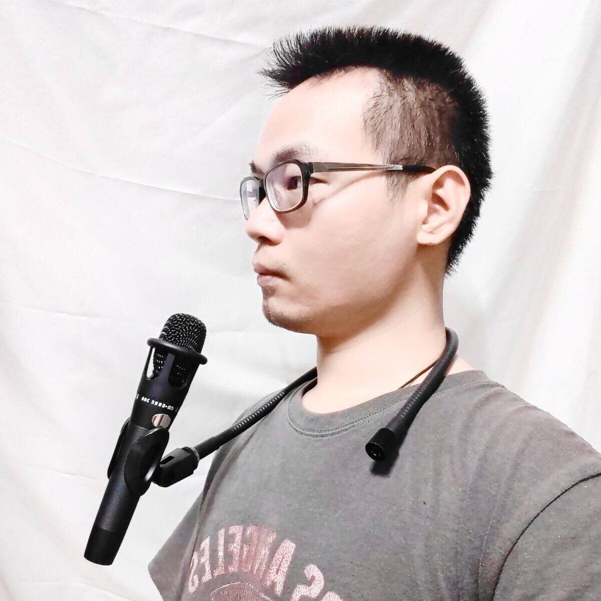 挂颈子麦克风话筒支架主播弹吉他软管直播演唱歌解放双手跳舞魔术