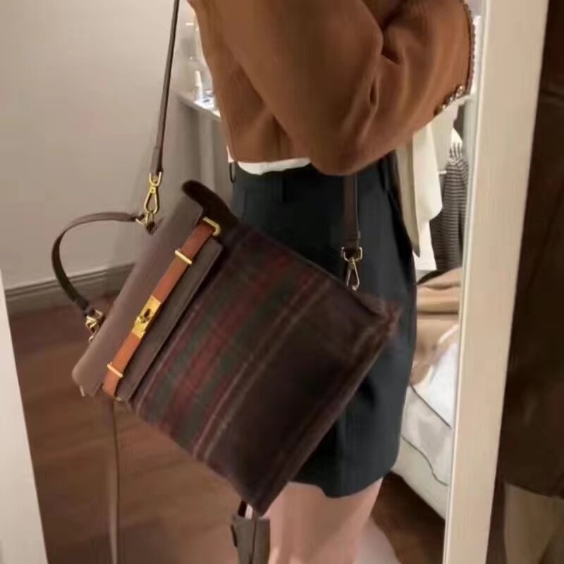 原创设计小众秋冬格纹呢子美拉德包包高级质感双肩包手提背包斜挎