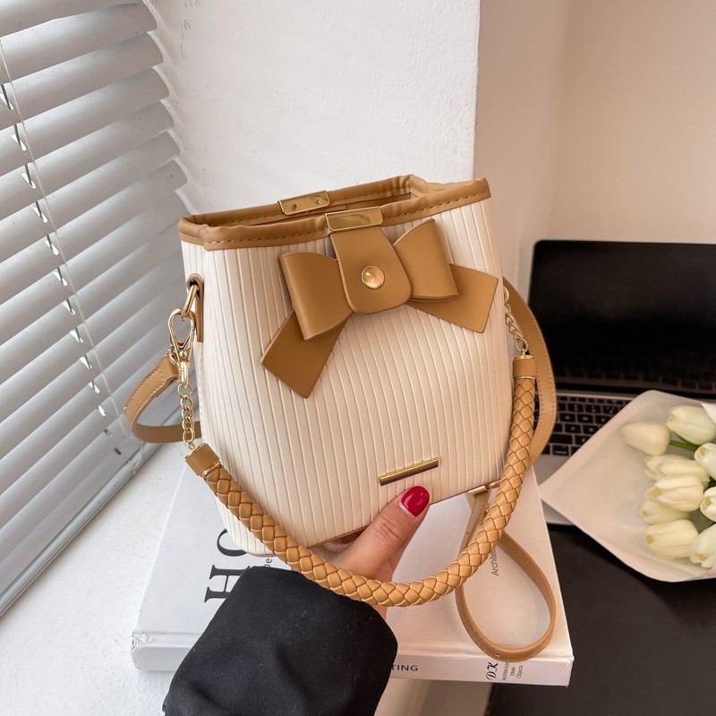 小众设计蝴蝶结包包女夏2025新款潮简约手提水桶包质感单肩斜挎包