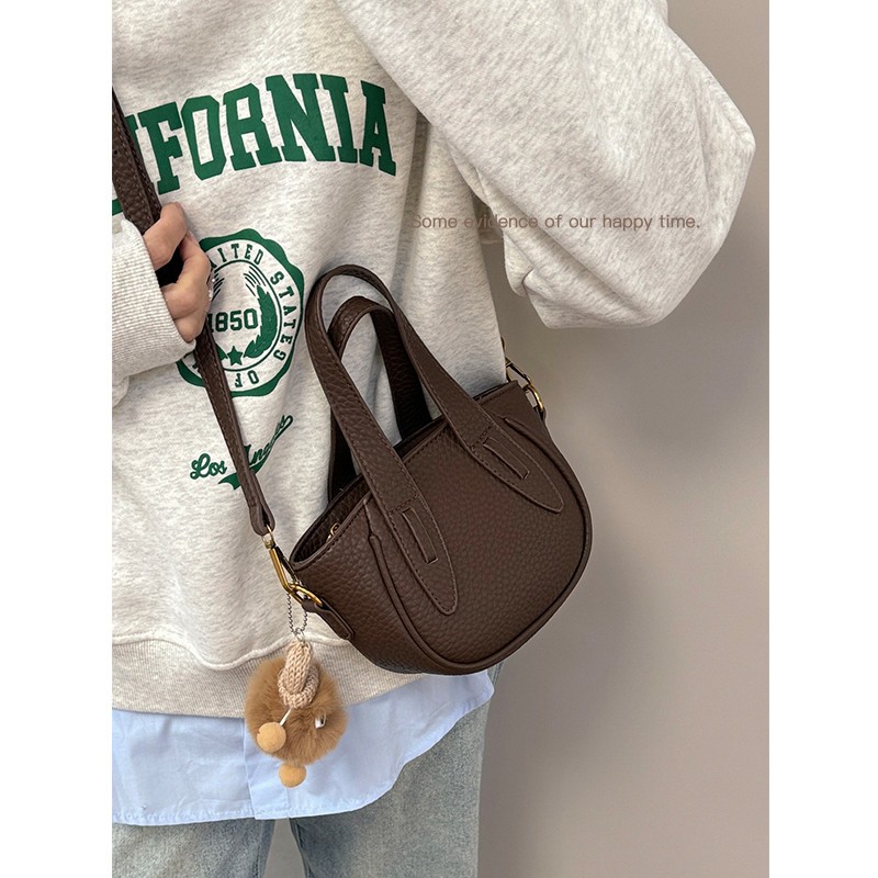 时尚复古斜挎包包女式2024新款秋冬单肩包小众高级质感手拎水桶包