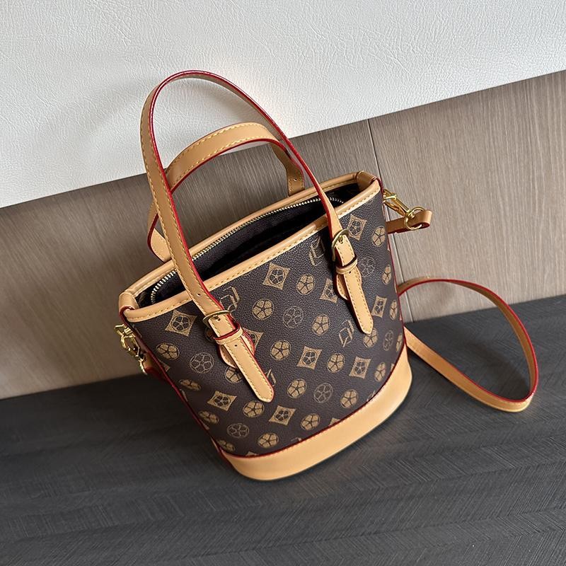 复古小众设计包包女士2025新款高级质感百搭斜挎包腋下手提水桶包