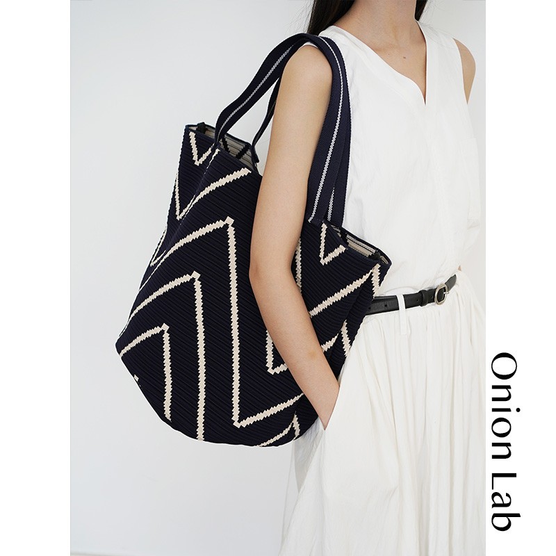 onionlab2024秋冬新款针织包条纹单肩包大容量托特包水桶妈咪包女