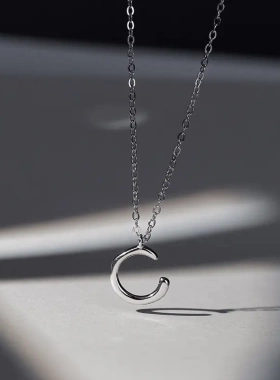 s925银形字母项链女简约设计感个性锁骨链2021年新款潮搭