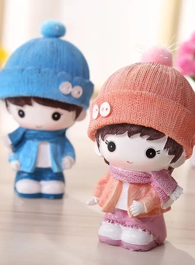 2021新款情侣树脂工艺品创意冬季情侣装公仔互赠礼品直供