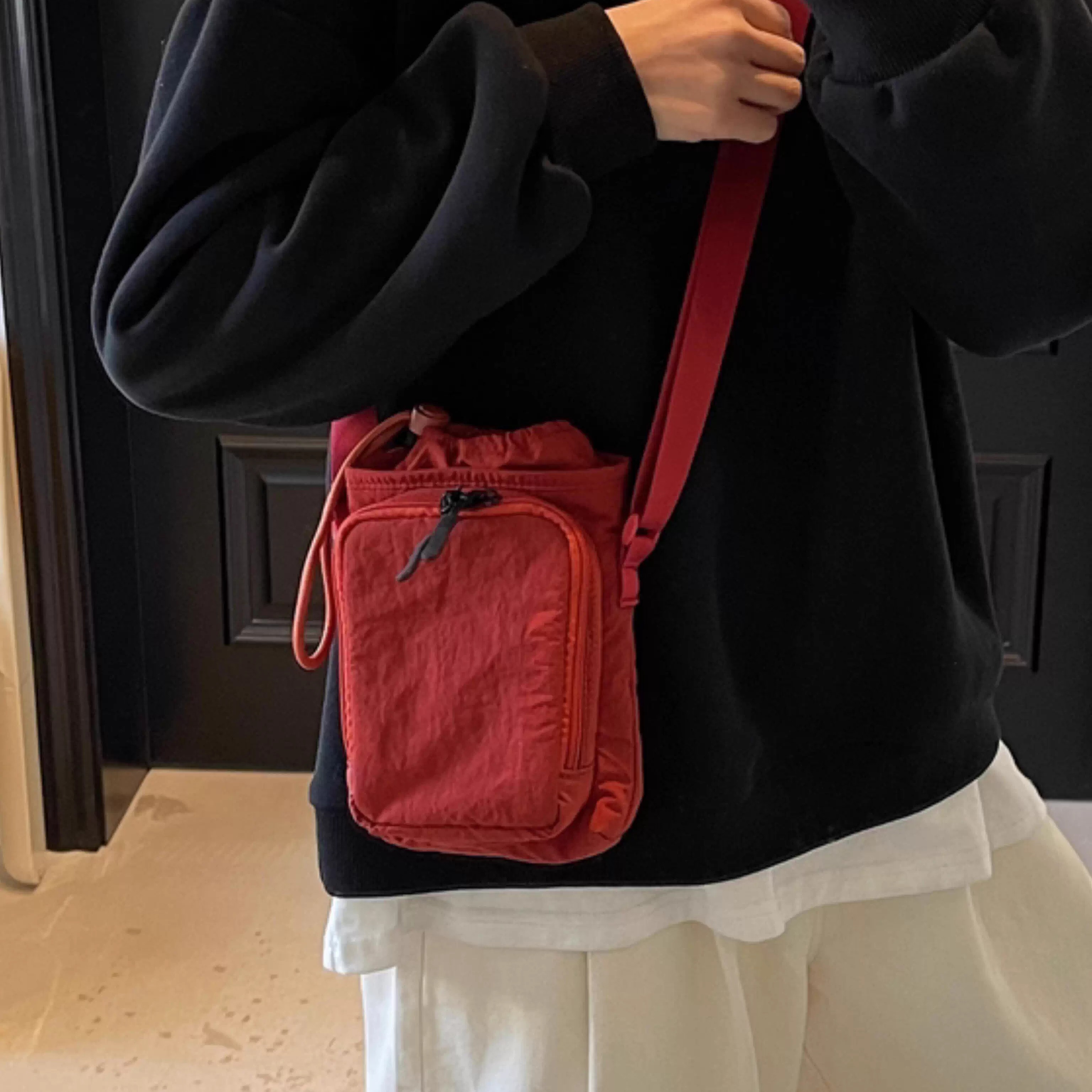 斜挎包女2025新款男手机小型大容量休闲单肩轻便运动简约百搭大气