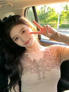 新款 2026年春季 设计感显瘦蕾丝花边针织上衣百搭甜美 STUDIO