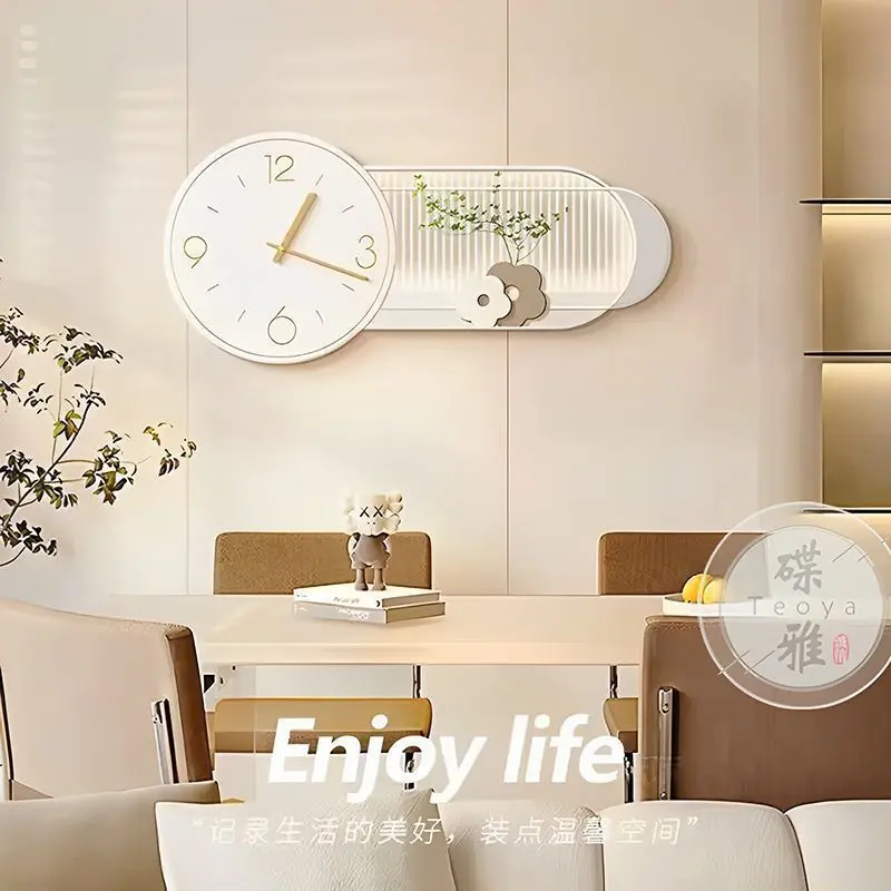 奶油风简约挂钟餐厅2024新款装饰画钟表挂墙创意艺术时钟家用