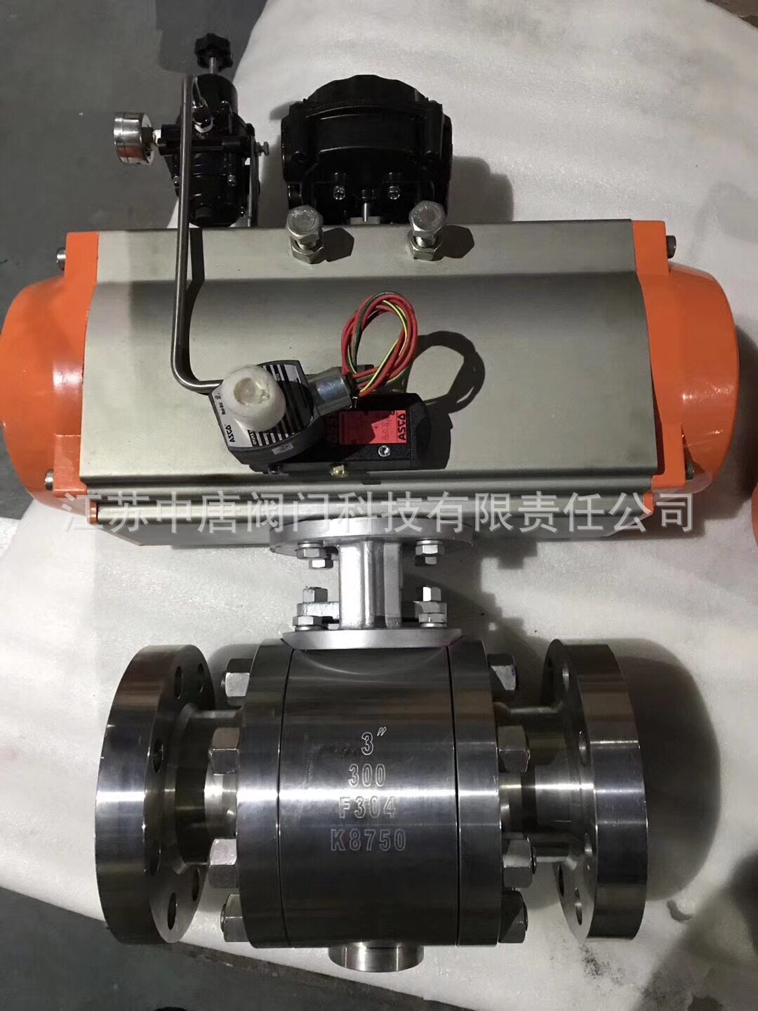 Q641F-300LB-P气动锻不锈钢美标球阀F304材质带防爆三联件