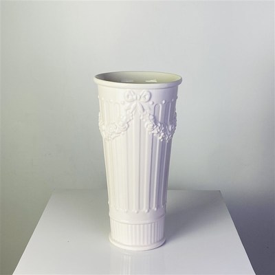 奶油粉直筒浮雕花瓶 小贺