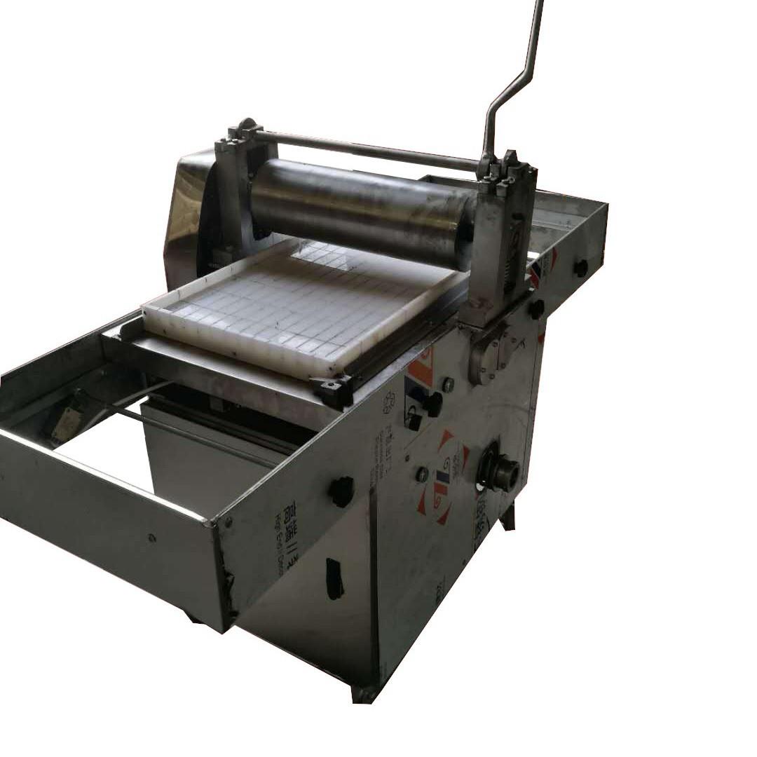 往复单辊压块机花生糖米花糖酥饼自动出料压块机