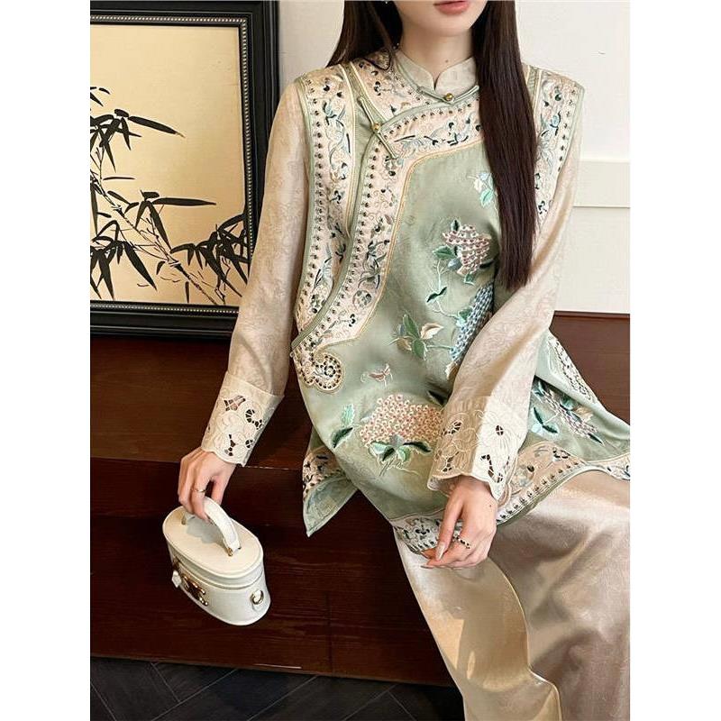 新中式国风绿色斜襟盘扣刺绣马甲