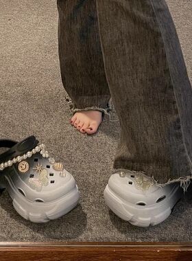 品牌时尚渐变珍珠洞洞鞋女2026夏季新款踩屎感包头厚底防滑沙滩凉