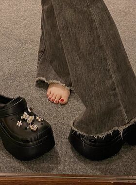 品牌水钻小香风厚底洞洞鞋女2026新款外穿时尚两穿增高包头半凉拖