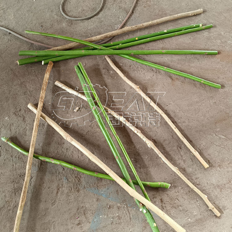 梧桐树枝剥皮机构树去皮机当年生树枝挤皮机鲜树枝树皮挤剥机